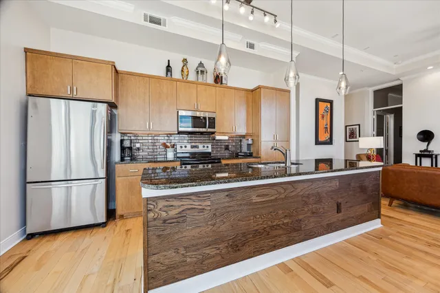 $355,000 | 300 St Joseph Parkway, Unit 412, Houston, TX 77002