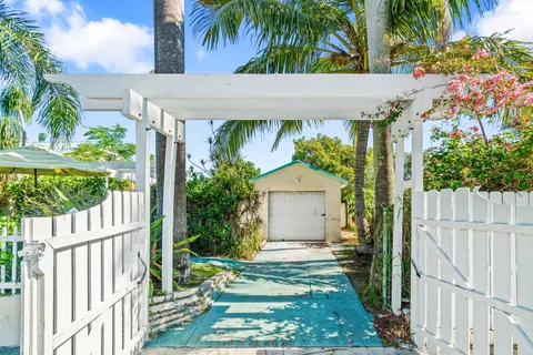 $499,000 | 629 Selkirk Street, West Palm Beach, FL 33405