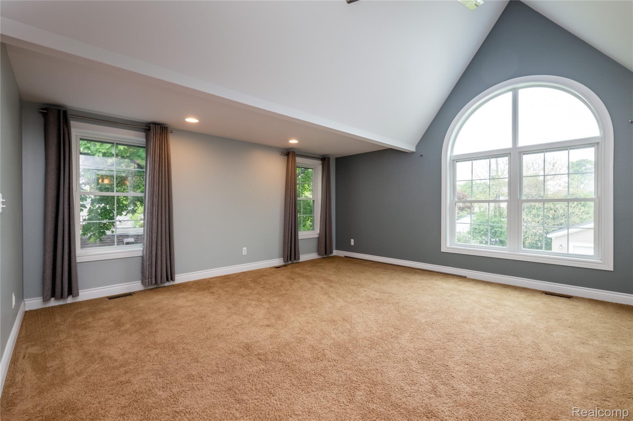 6 Hanover Road Pleasant Ridge, MI 48069 - Photo 12 of 36 Master suite