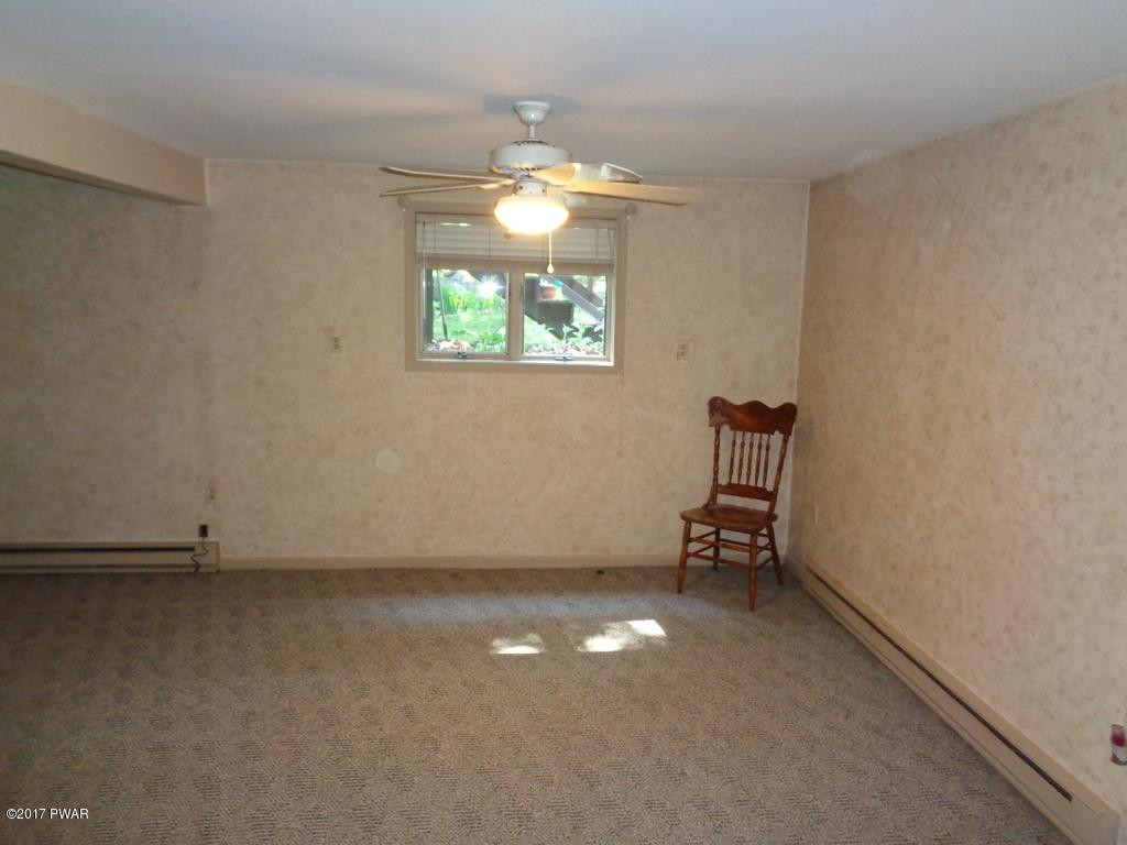127 Mountain View Road Greeley, PA 18425 - Photo 25 of 36 27 Family Room