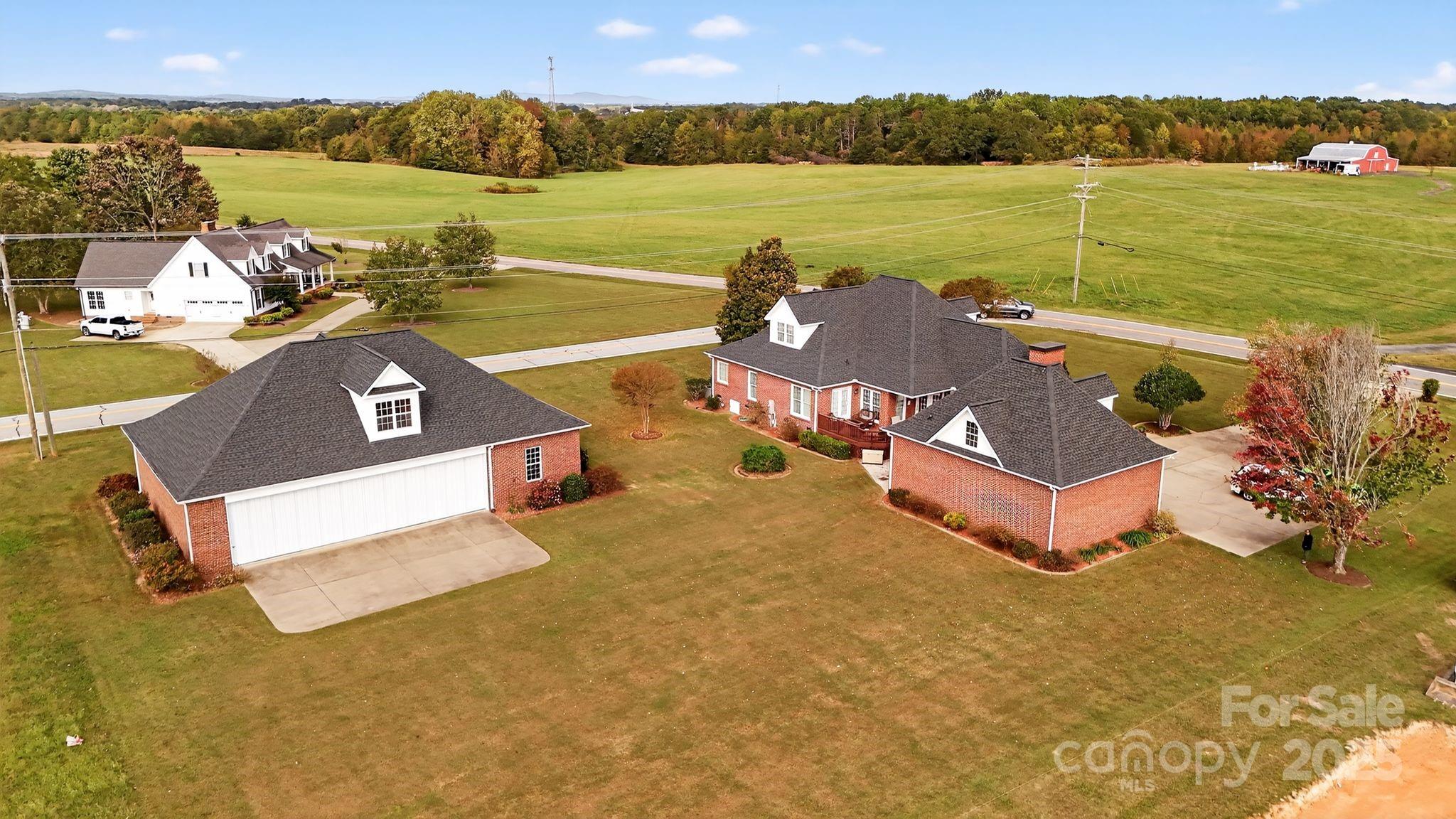 1004 Brockman Road Greer, SC 29651 - Photo 36 of 46 a view of a city and an ocean