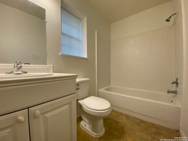 $1,100 | 176 West White Street, Unit A, Pleasanton, TX 78064