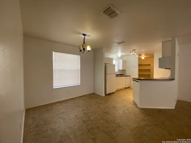$1,100 | 176 West White Street, Unit A, Pleasanton, TX 78064