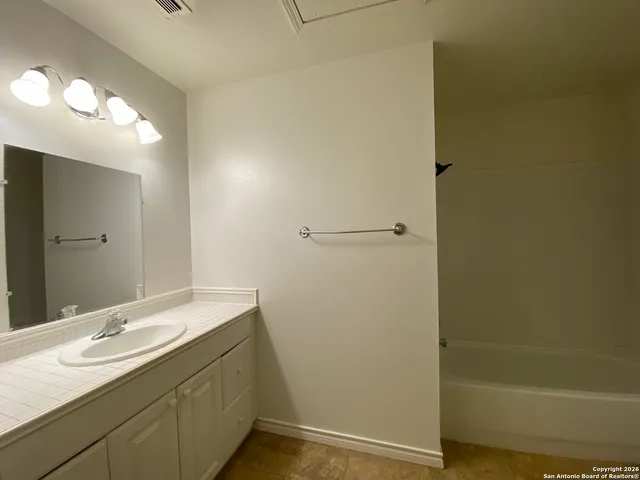 $1,100 | 176 West White Street, Unit A, Pleasanton, TX 78064