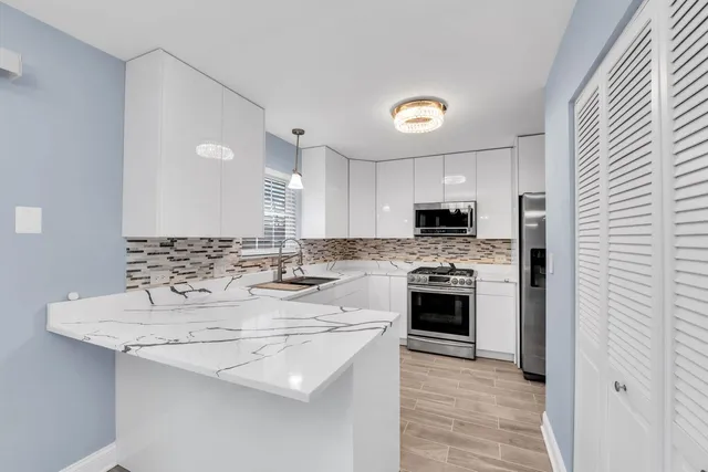 $350,000 | 2010 North Nicole Lane, Round Lake Beach, IL 60073