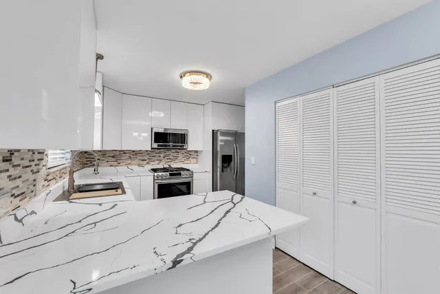 $350,000 | 2010 North Nicole Lane, Round Lake Beach, IL 60073