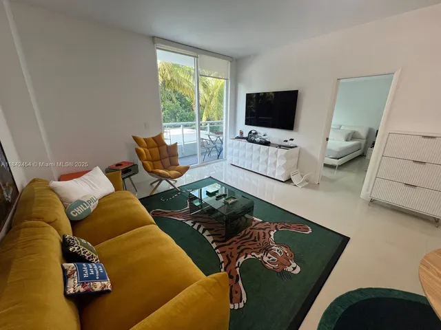 $2,990 | 2020 Prairie Avenue, Unit 205, Miami Beach, FL 33139