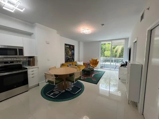 $2,990 | 2020 Prairie Avenue, Unit 205, Miami Beach, FL 33139