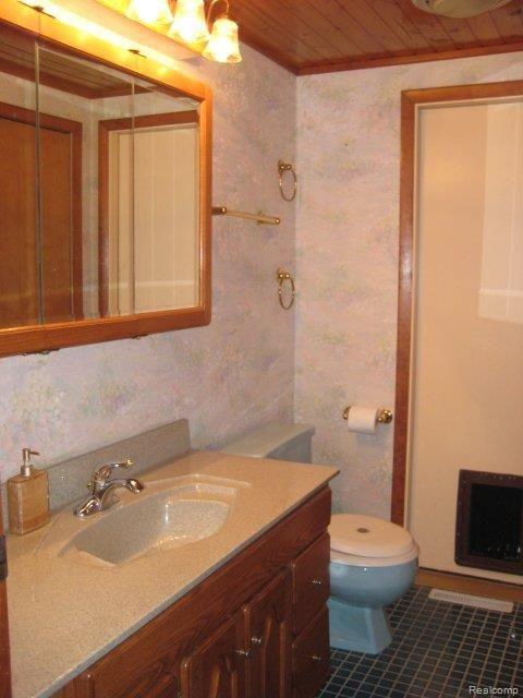 684 Green Crescent Perry, MI 48872 - Photo 9 of 17 684 bathrm