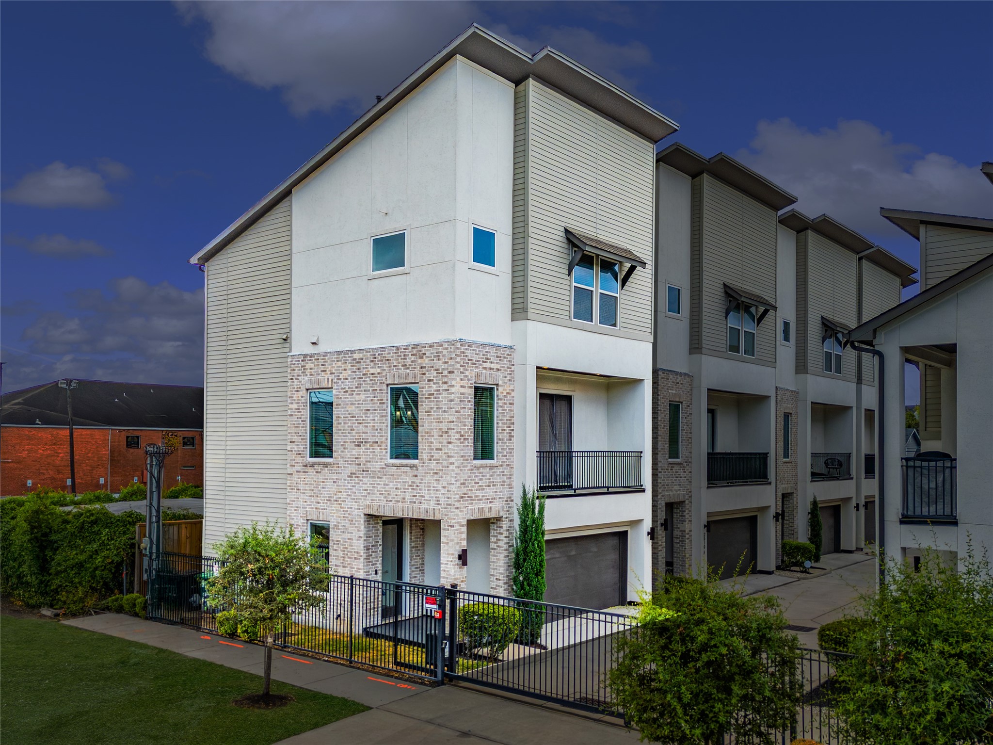2510 Tuam Street, Unit G Houston, TX 77004 - Photo 2 of 40 a front view of a house with a yard