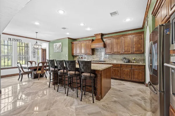 $825,000 | 826 Oak Bend Loop, Cleveland, TX 77328