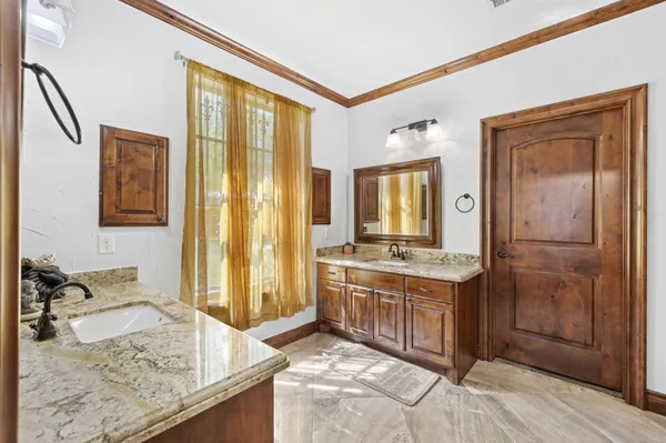 $825,000 | 826 Oak Bend Loop, Cleveland, TX 77328