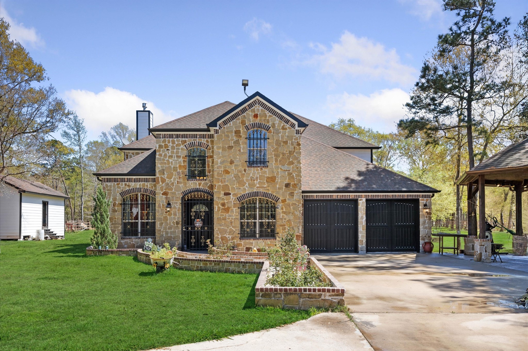 826 Oak Bend Loop Cleveland, TX 77328 - Photo 2 of 50 front view of a house with a yard