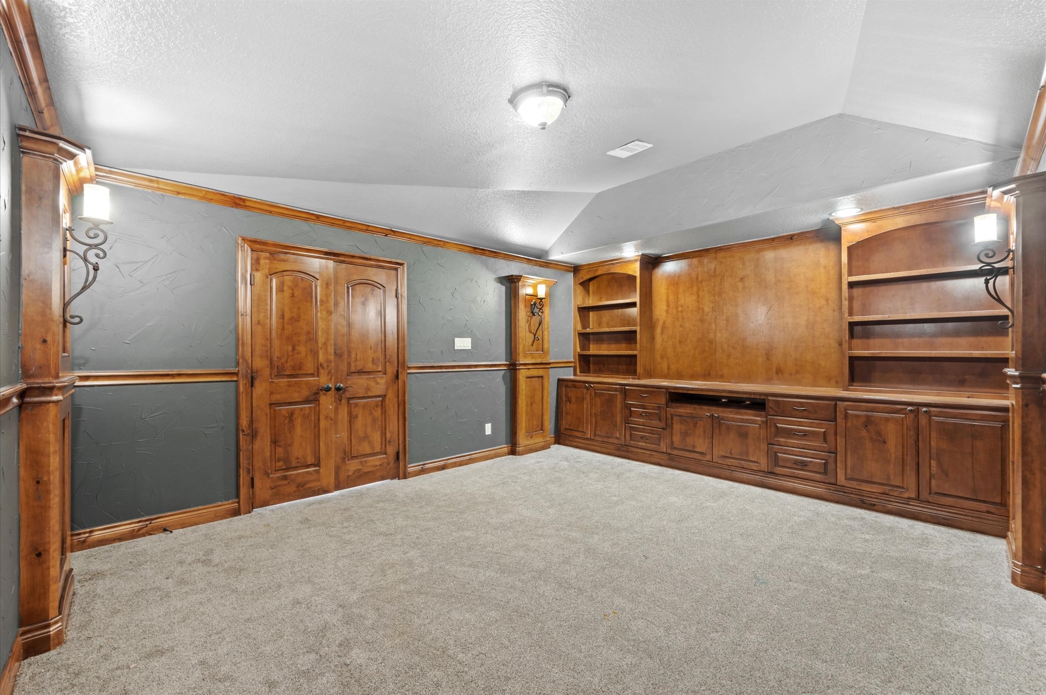 826 Oak Bend Loop Cleveland, TX 77328 - Photo 21 of 50 a room with furniture and a refrigerator