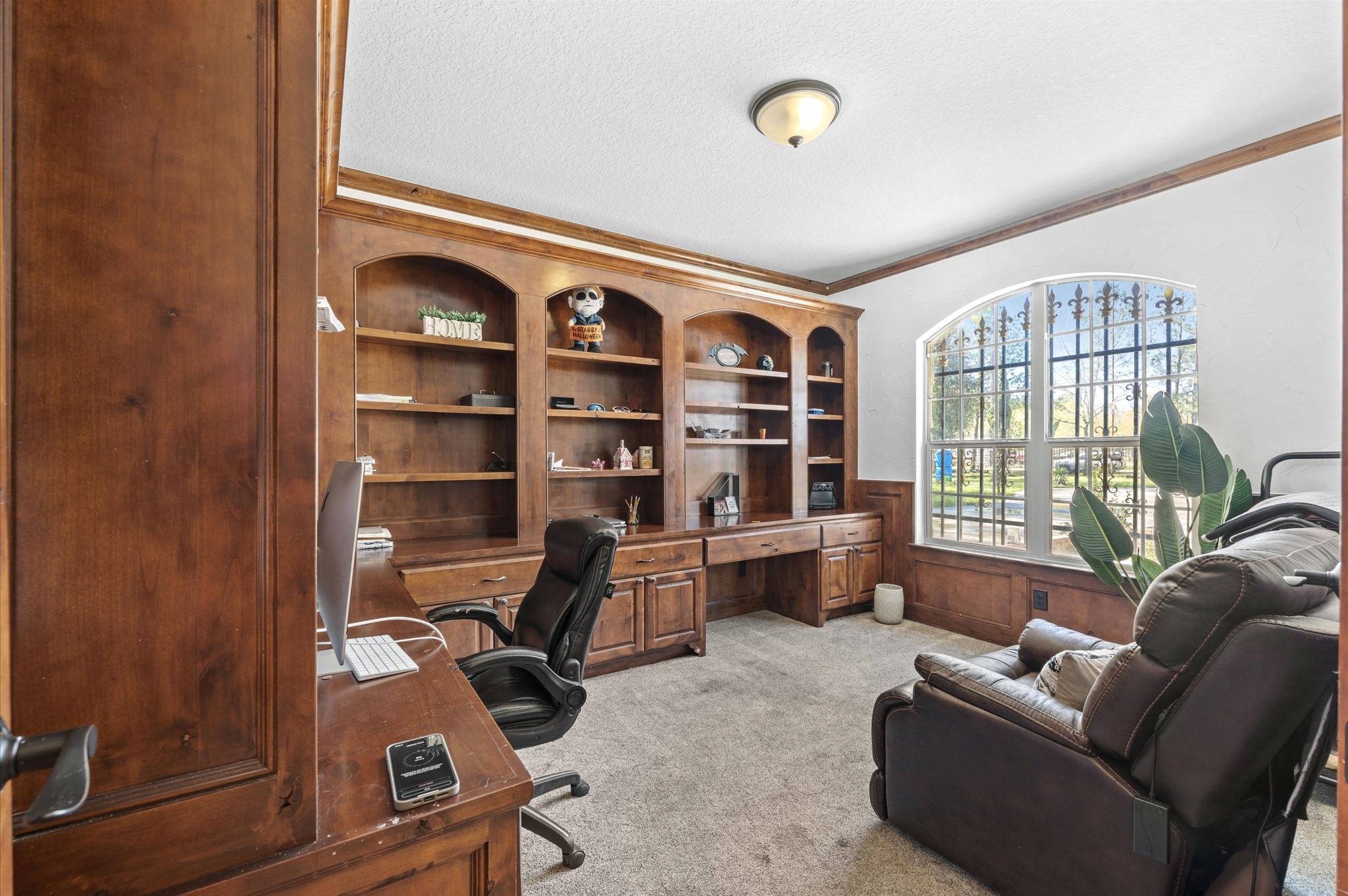 826 Oak Bend Loop Cleveland, TX 77328 - Photo 25 of 50 a livingroom with workspace and a window