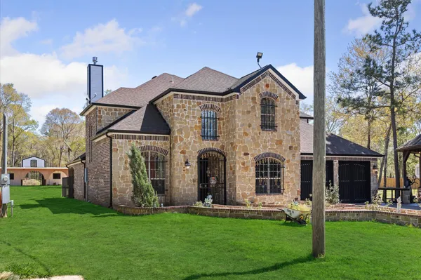 $825,000 | 826 Oak Bend Loop, Cleveland, TX 77328