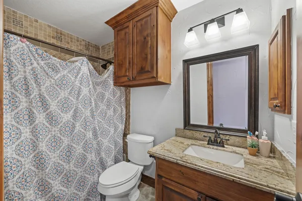 $825,000 | 826 Oak Bend Loop, Cleveland, TX 77328