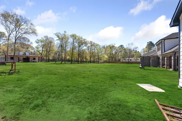 $825,000 | 826 Oak Bend Loop, Cleveland, TX 77328
