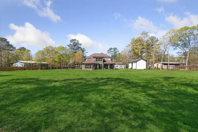 $825,000 | 826 Oak Bend Loop, Cleveland, TX 77328