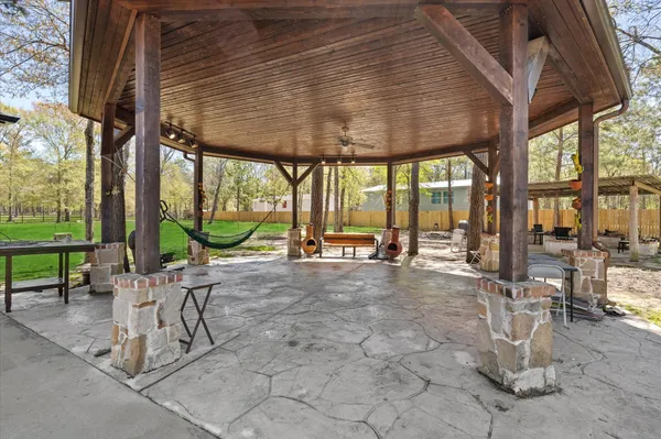 $825,000 | 826 Oak Bend Loop, Cleveland, TX 77328