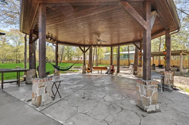 $825,000 | 826 Oak Bend Loop, Cleveland, TX 77328