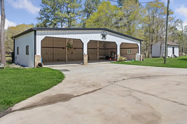 $825,000 | 826 Oak Bend Loop, Cleveland, TX 77328