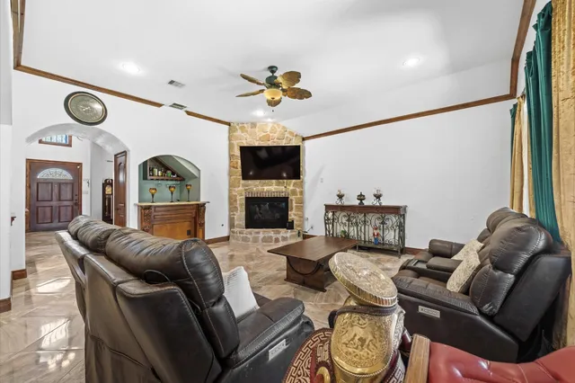$825,000 | 826 Oak Bend Loop, Cleveland, TX 77328