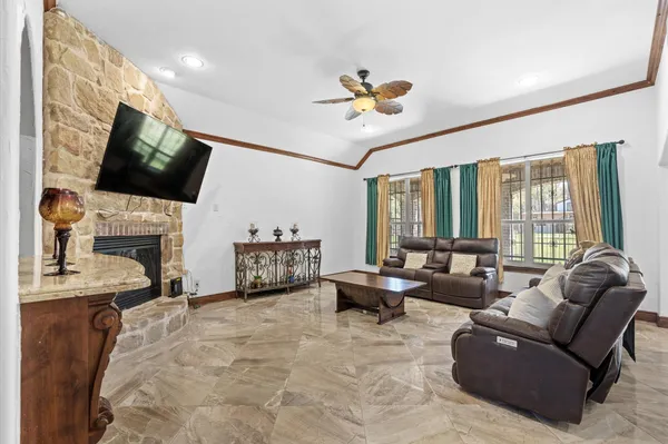 $825,000 | 826 Oak Bend Loop, Cleveland, TX 77328