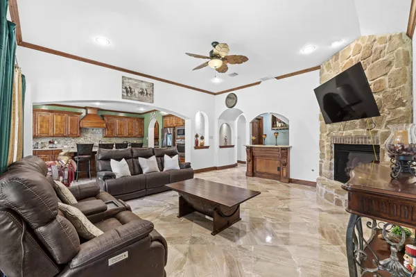 $825,000 | 826 Oak Bend Loop, Cleveland, TX 77328