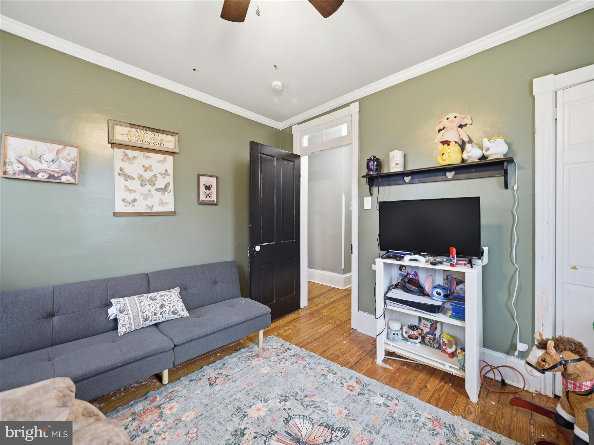 14147 Lower Edgemont Road Waynesboro, PA 17268 - Photo 23 of 45 a living room with furniture and a flat screen tv