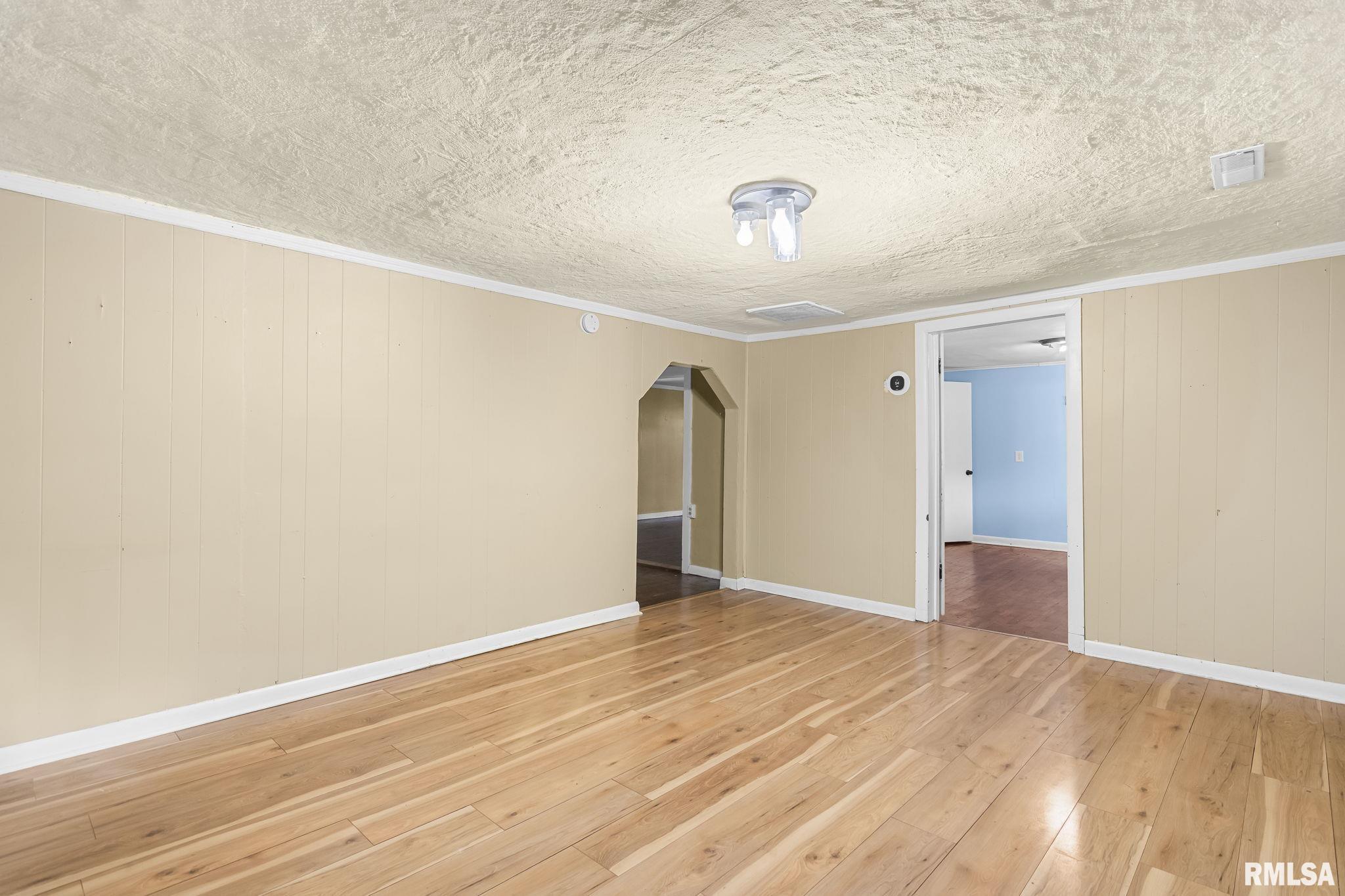 107 3rd Street Pawnee, IL 62558 - Photo 11 of 40