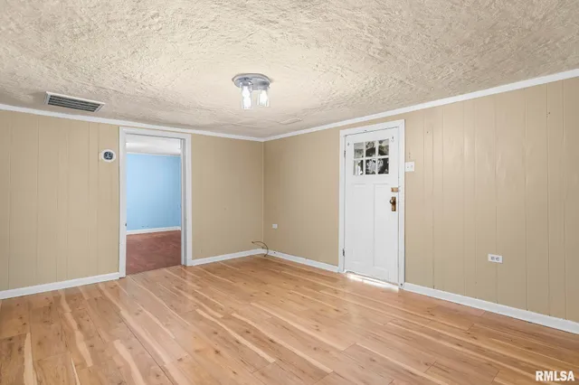 $119,900 | 107 3rd Street, Pawnee, IL 62558