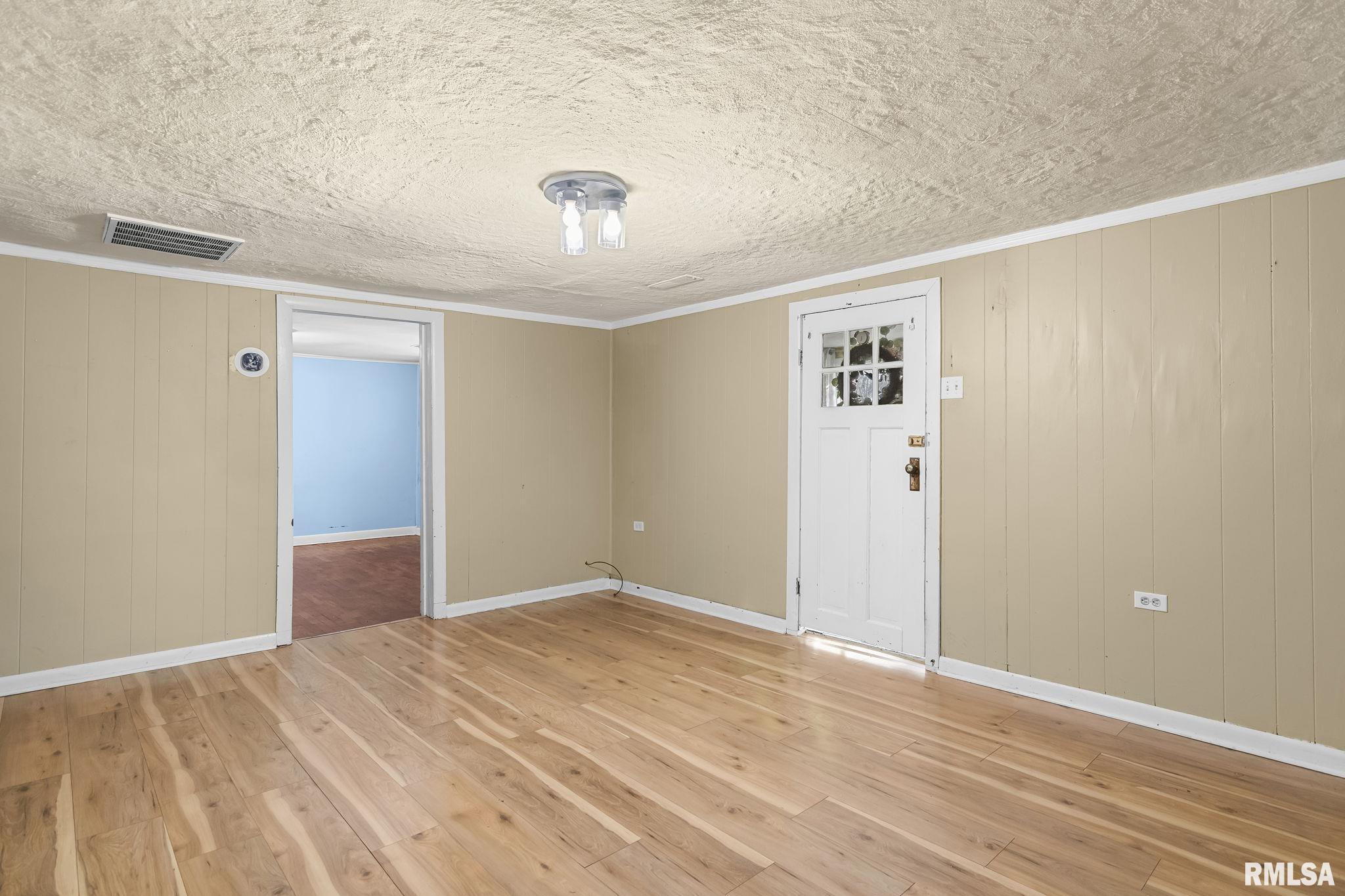 107 3rd Street Pawnee, IL 62558 - Photo 12 of 40