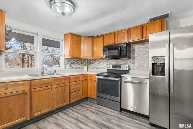 $119,900 | 107 3rd Street, Pawnee, IL 62558