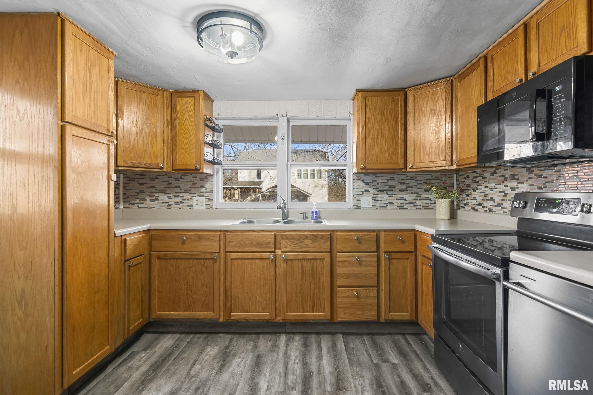 107 3rd Street Pawnee, IL 62558 - Photo 15 of 40