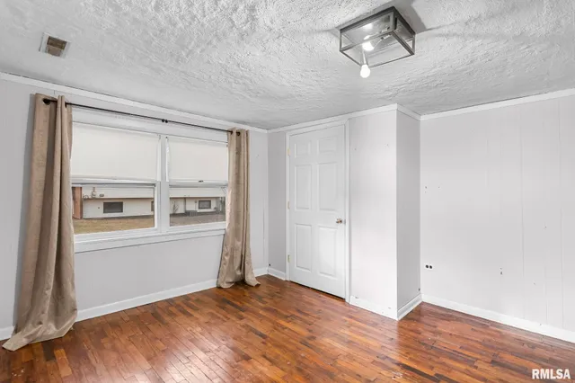 $119,900 | 107 3rd Street, Pawnee, IL 62558