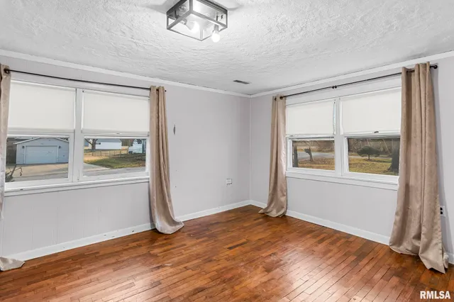 $119,900 | 107 3rd Street, Pawnee, IL 62558