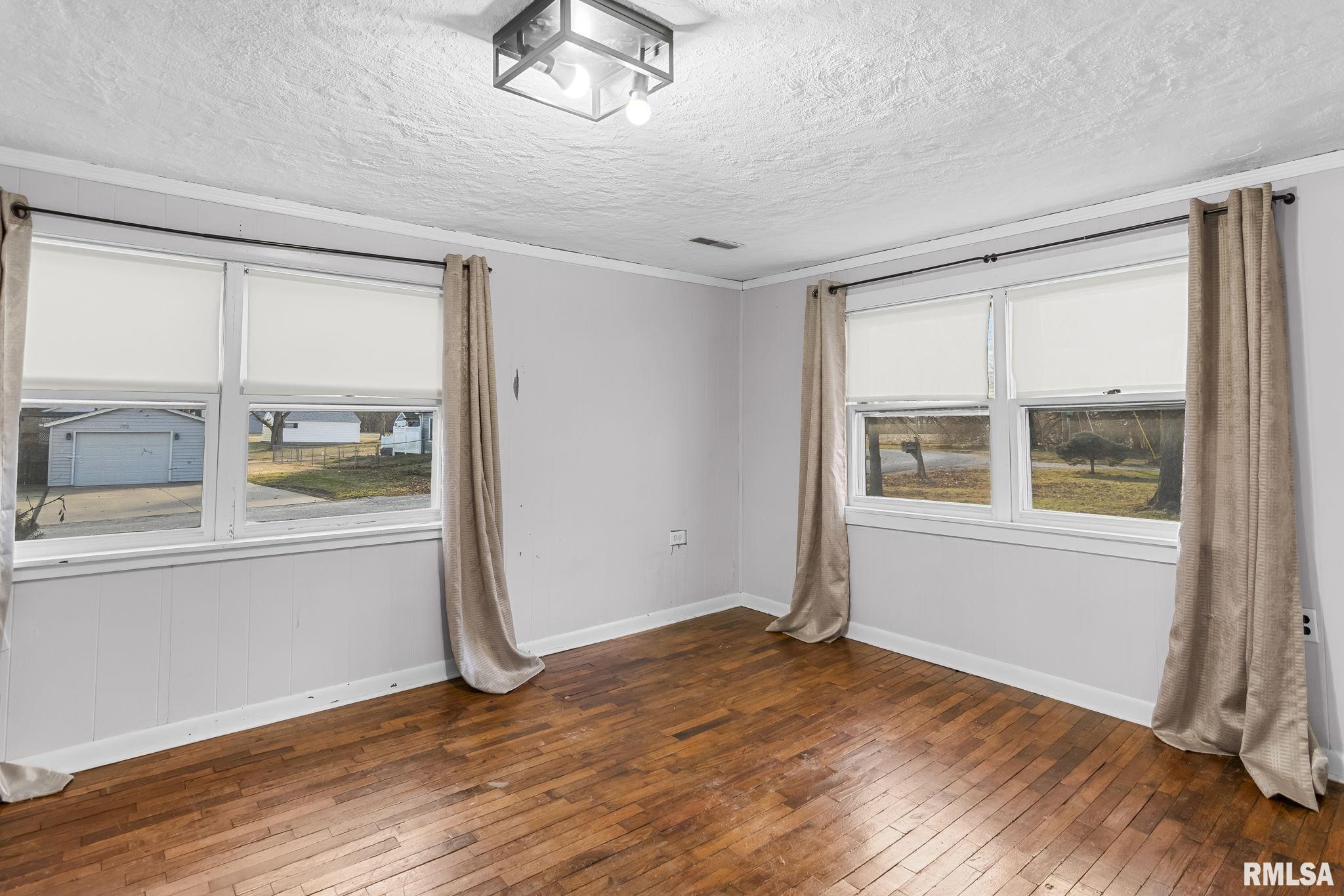 107 3rd Street Pawnee, IL 62558 - Photo 18 of 40