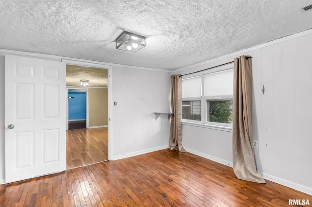 $119,900 | 107 3rd Street, Pawnee, IL 62558