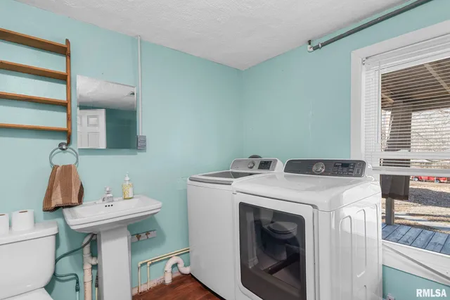 $114,900 | 107 3rd Street, Pawnee, IL 62558