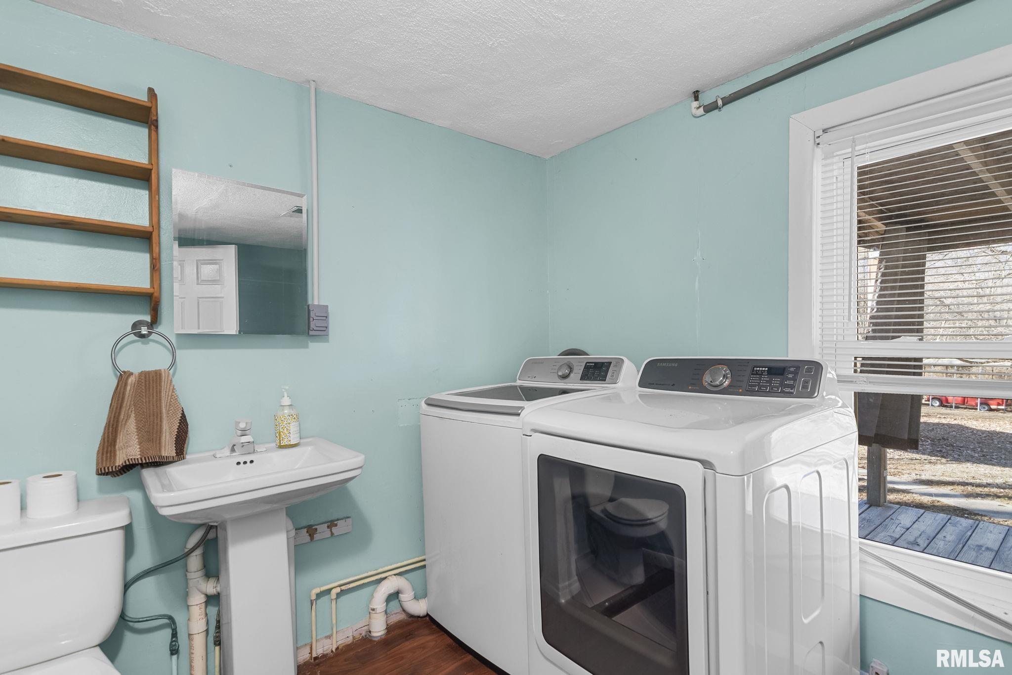 107 3rd Street Pawnee, IL 62558 - Photo 23 of 40