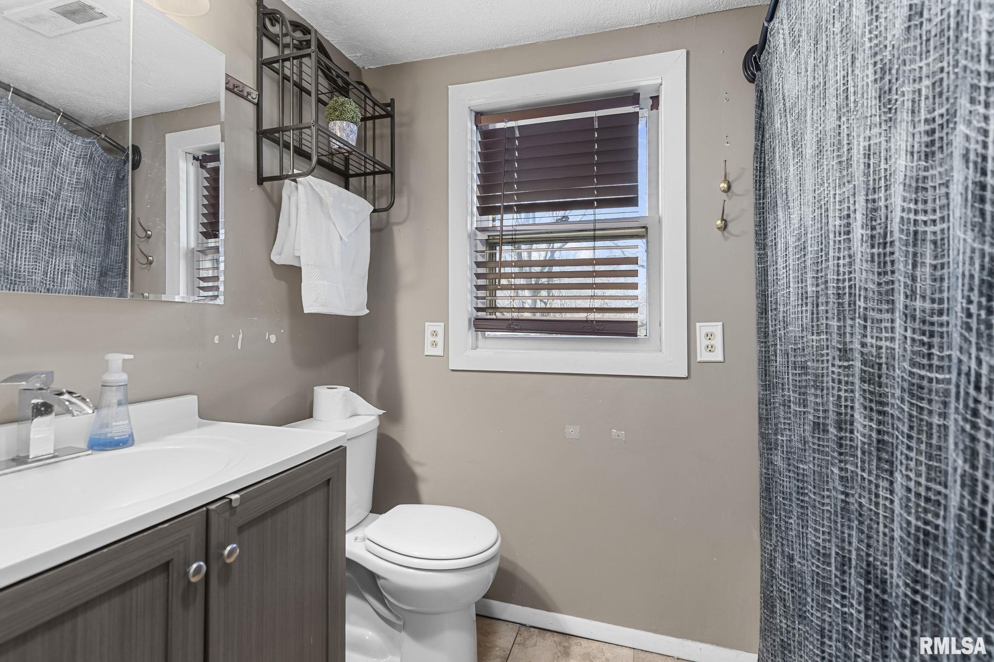 107 3rd Street Pawnee, IL 62558 - Photo 25 of 40