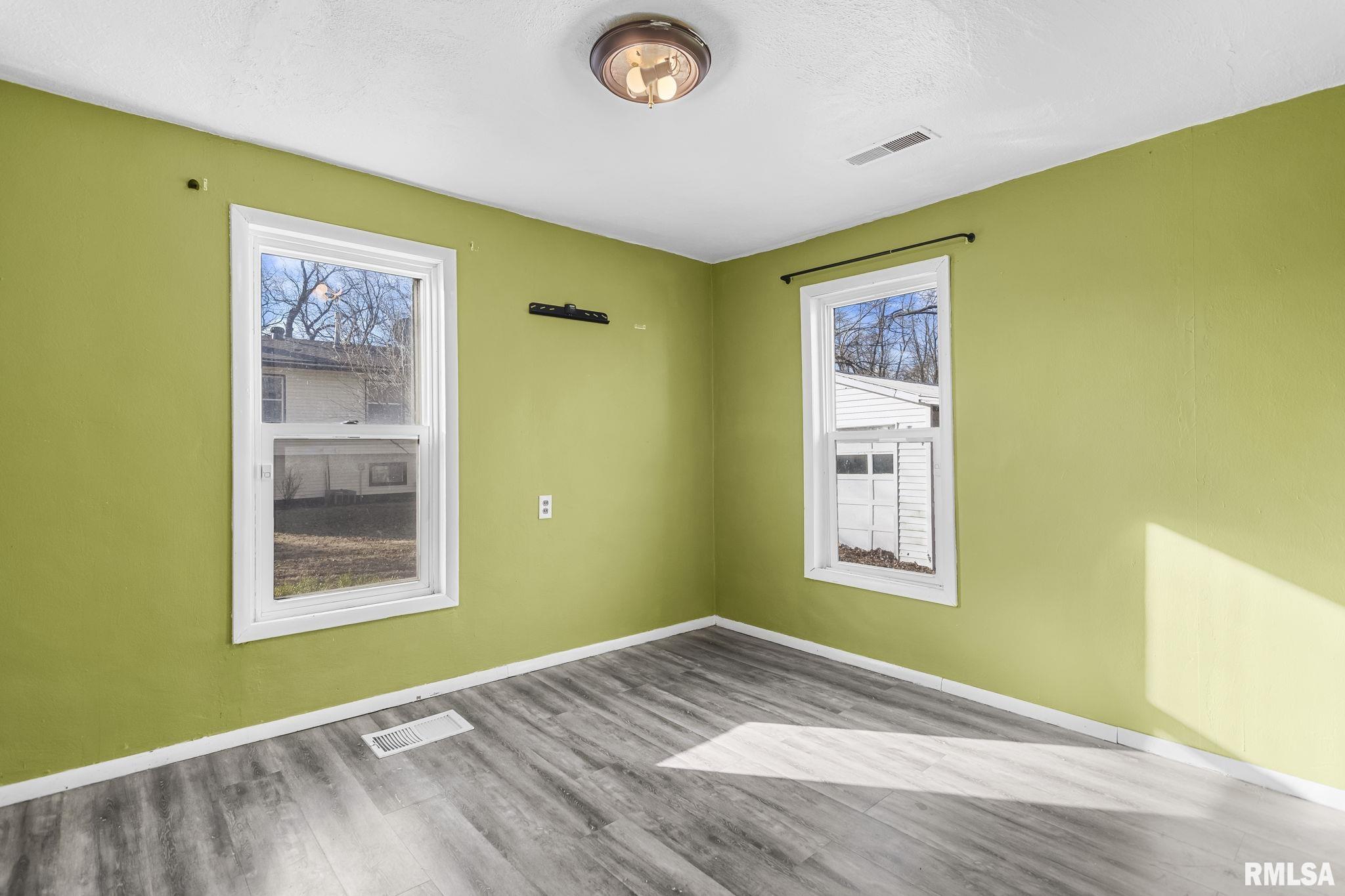 107 3rd Street Pawnee, IL 62558 - Photo 26 of 40