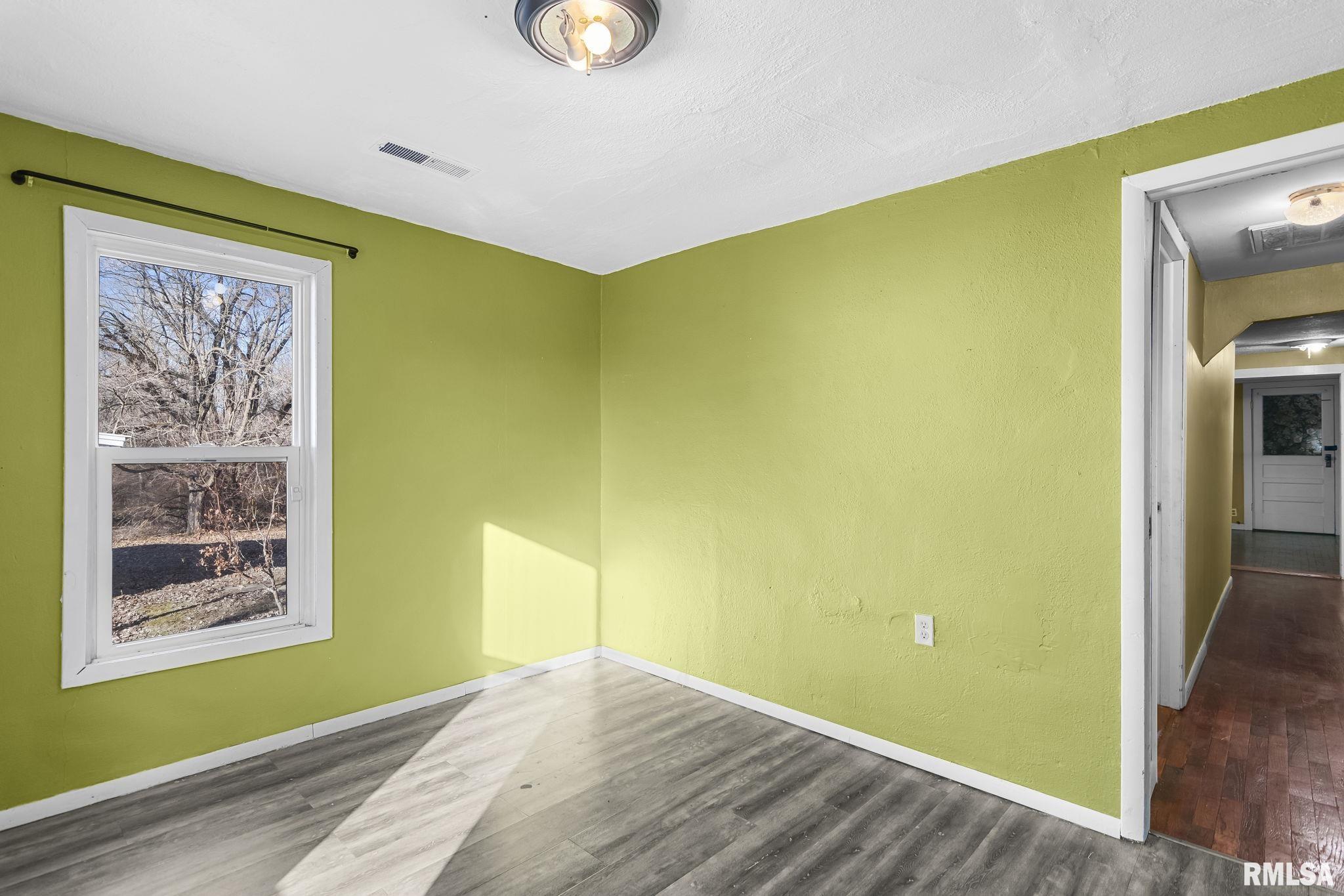 107 3rd Street Pawnee, IL 62558 - Photo 29 of 40