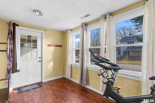 $114,900 | 107 3rd Street, Pawnee, IL 62558