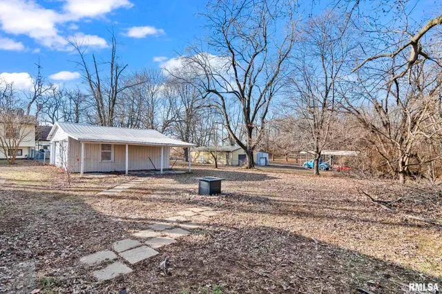 $114,900 | 107 3rd Street, Pawnee, IL 62558