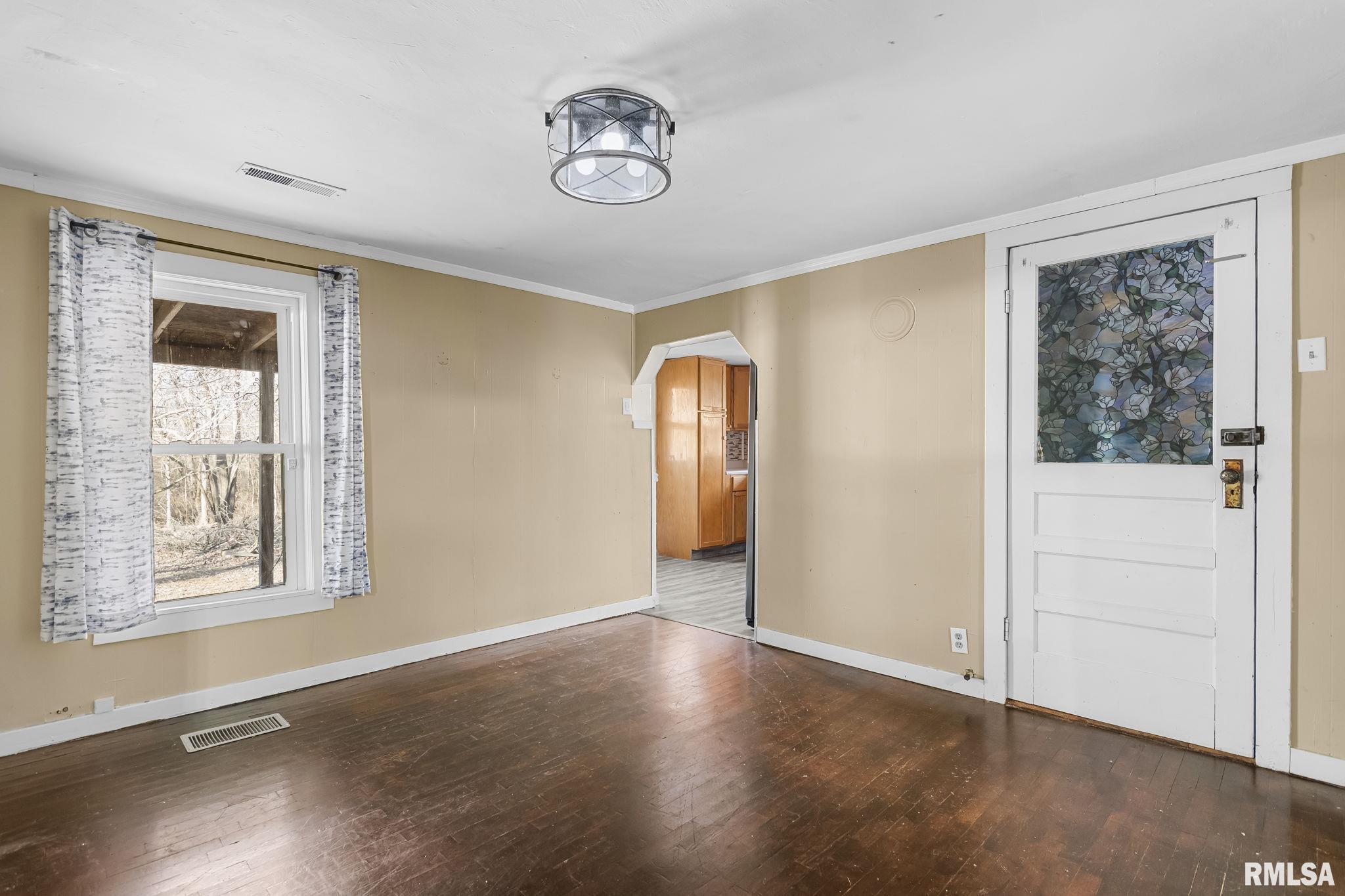 107 3rd Street Pawnee, IL 62558 - Photo 5 of 40