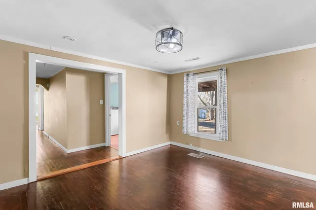 $119,900 | 107 3rd Street, Pawnee, IL 62558