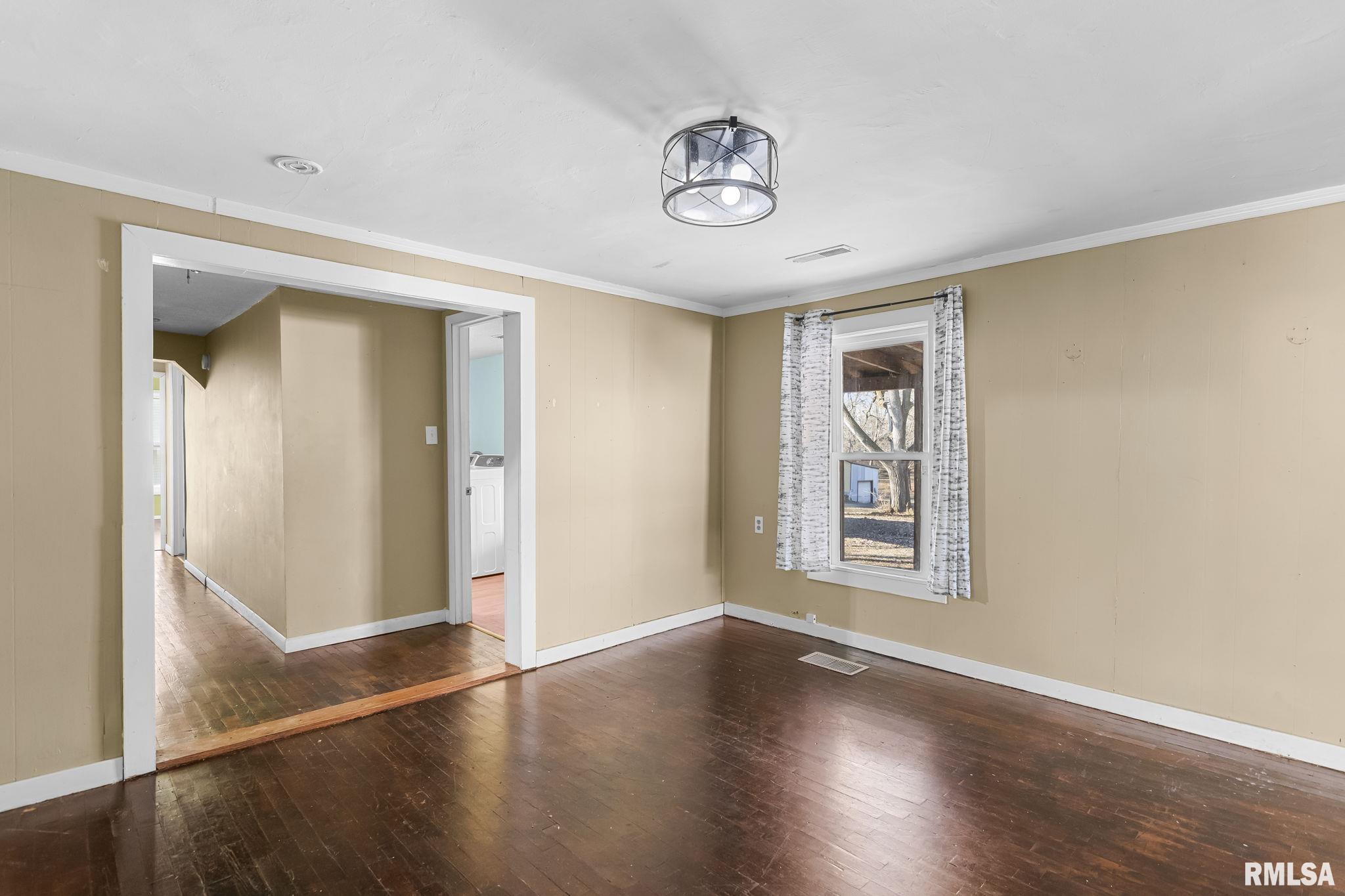 107 3rd Street Pawnee, IL 62558 - Photo 8 of 40