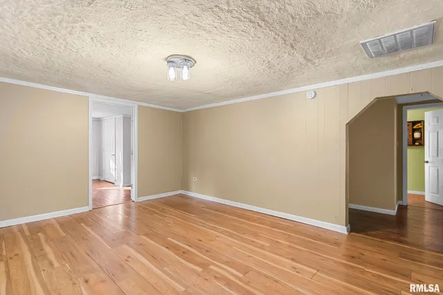 $119,900 | 107 3rd Street, Pawnee, IL 62558